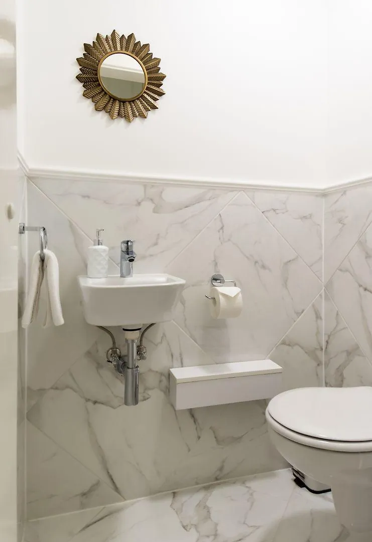 Chestnut & Eliza Suites Budapest Apartment