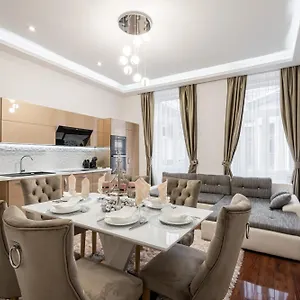 Apartment Centrum Opera Luxury With Free Garage, Budapest