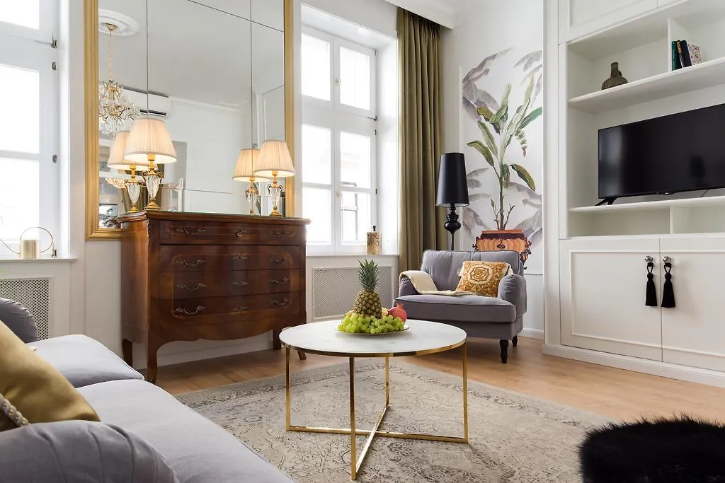 Chestnut & Eliza Suites Budapest Apartment