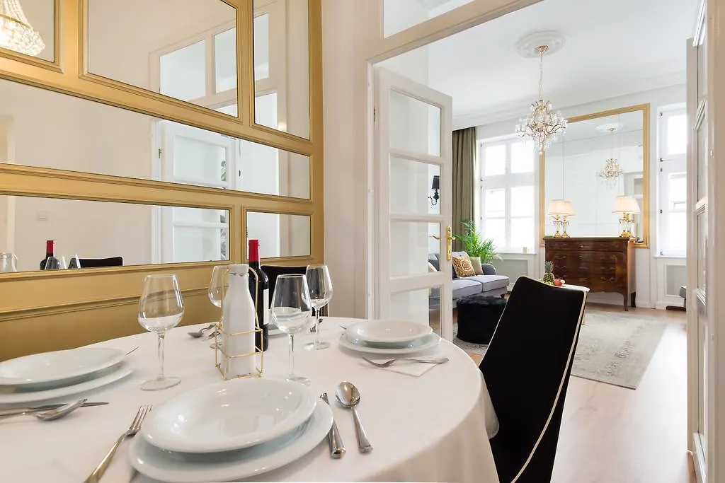 Chestnut & Eliza Suites Budapest Apartment
